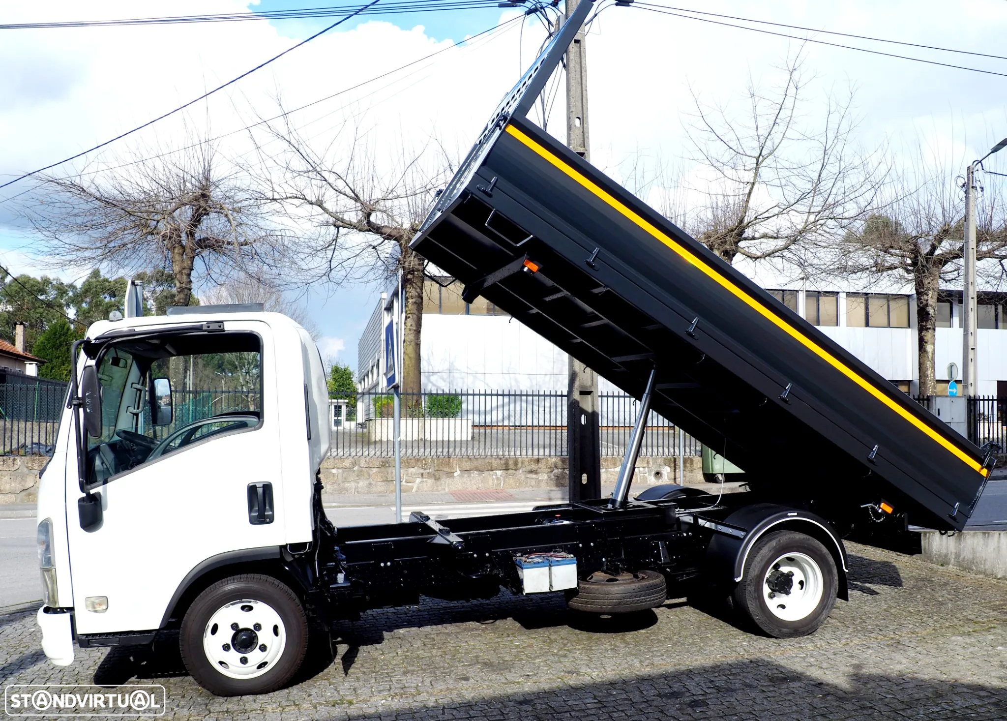 Isuzu NNR - 2