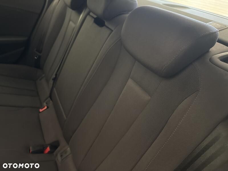 Audi A4 Limousine - 19