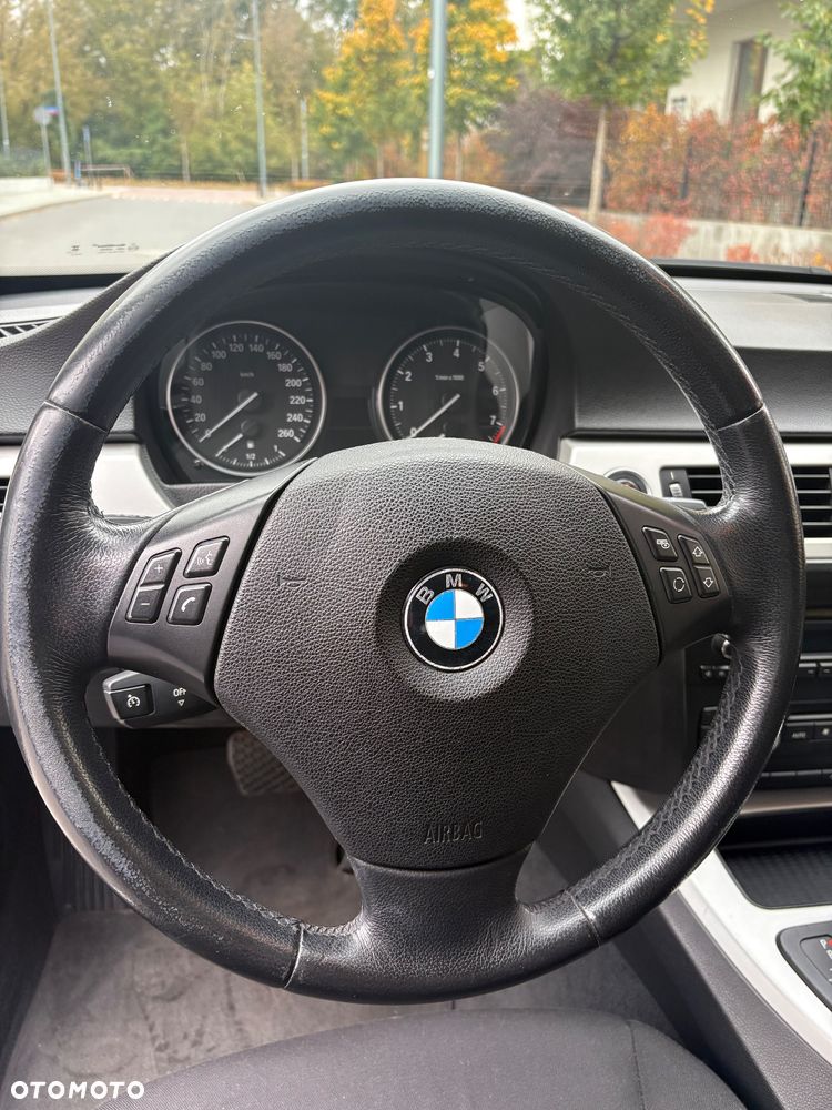 BMW Seria 3 - 34