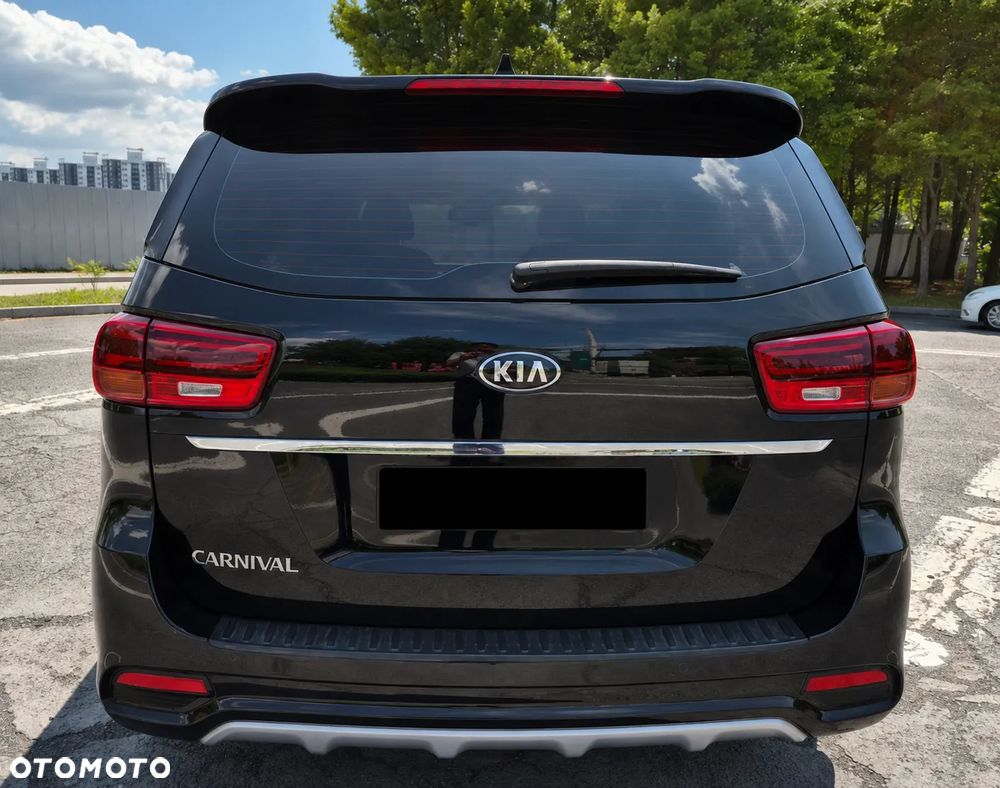 Kia Carnival - 4