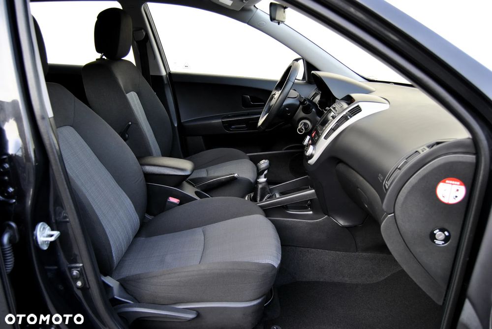 Kia Ceed - 14