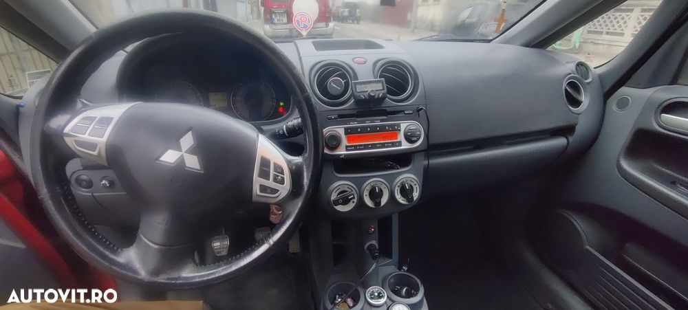 Mitsubishi Colt - 10