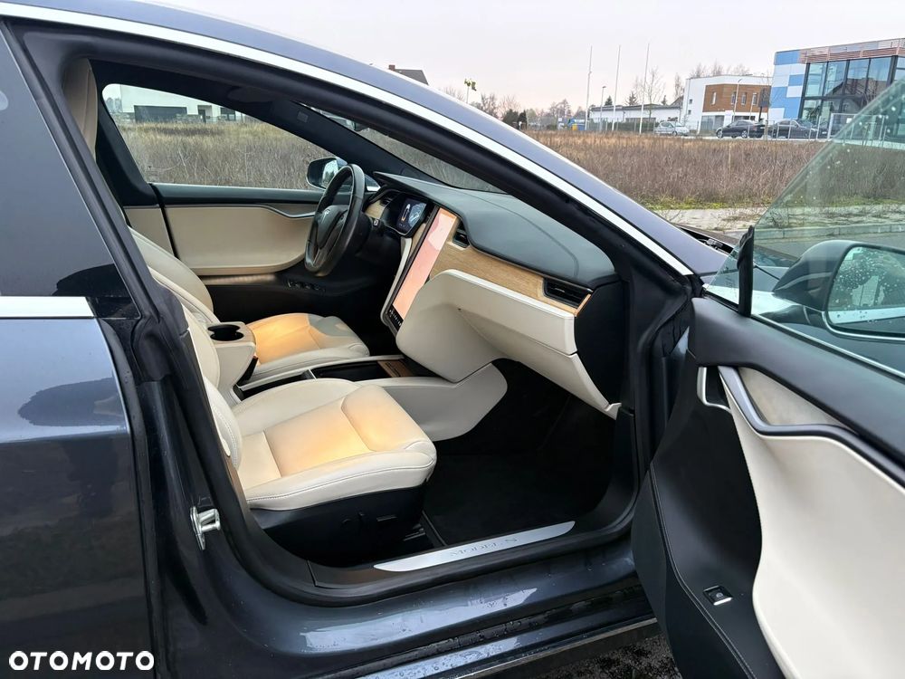 Tesla Model S Long Range - 7