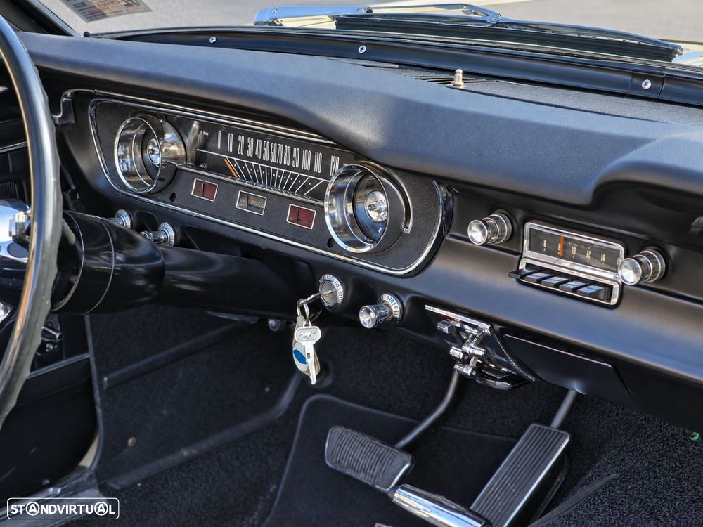 Ford Mustang - 36