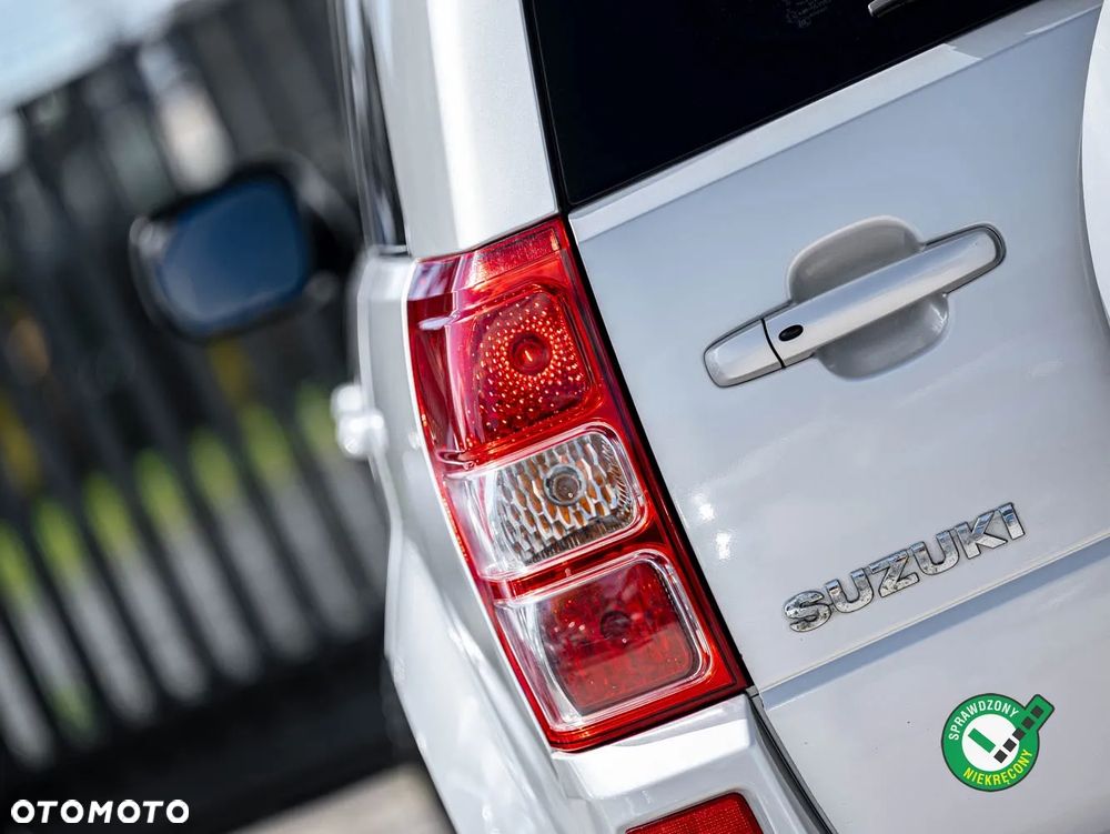 Suzuki Grand Vitara 2.0 Comfort + - 11
