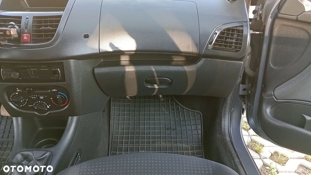 Peugeot 206 - 17