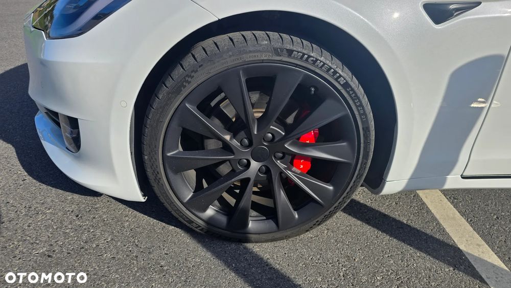 Tesla Model S Performance - 28