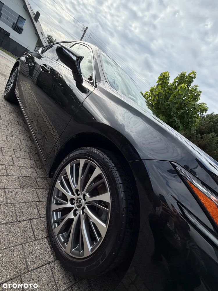 Lexus ES - 16