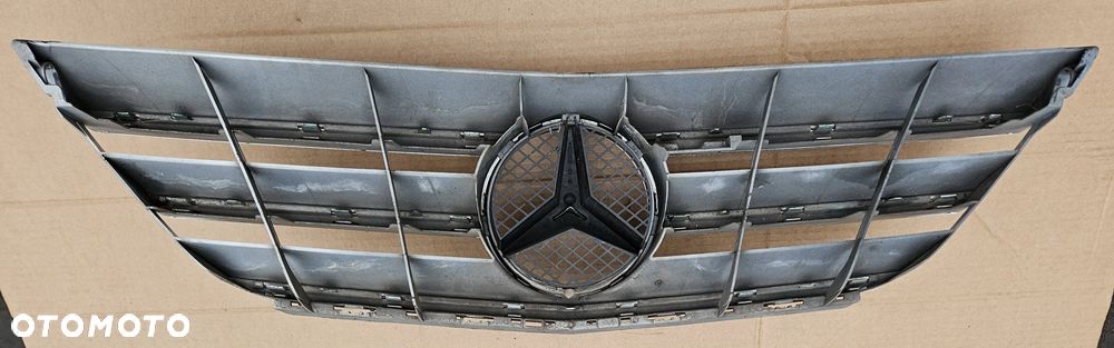 Mercedes B W245 grill atrapa - 4