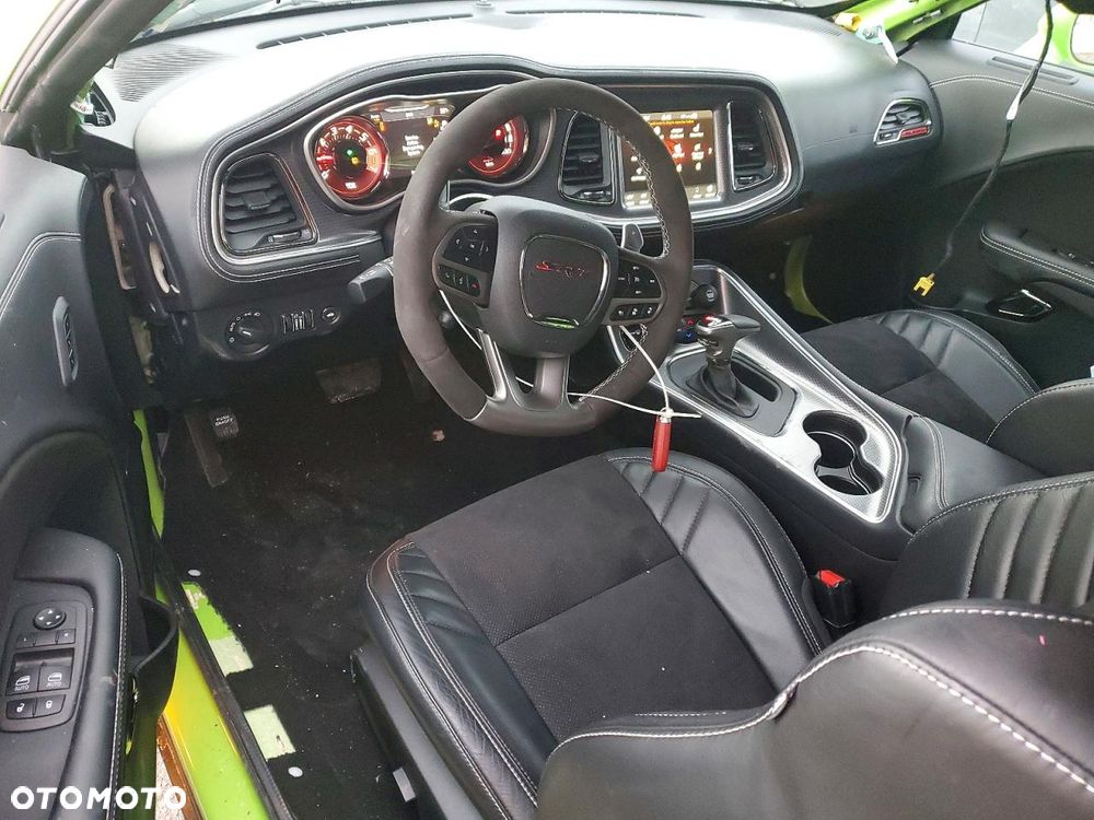 Dodge Challenger - 7