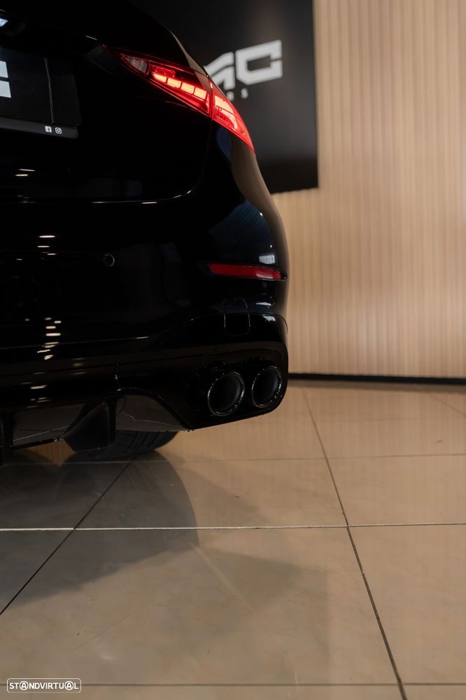 Mercedes-Benz C 300 e AMG Line - 16