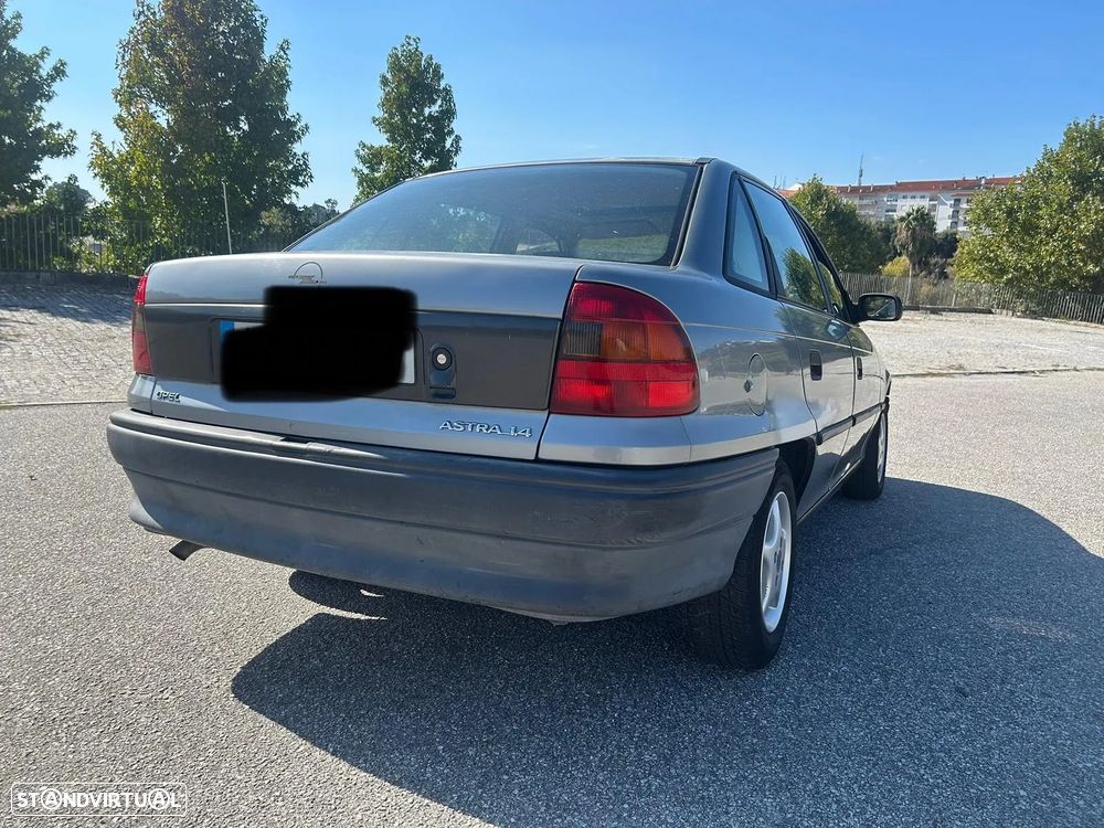Opel Astra - 4