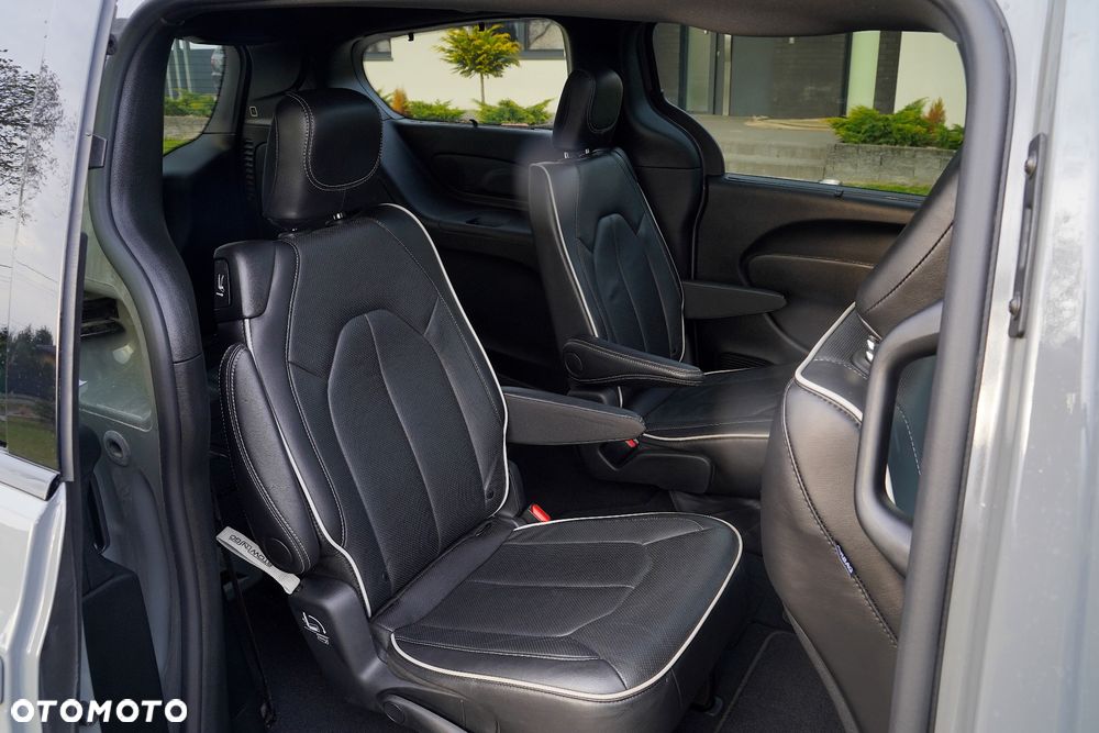 Chrysler Pacifica - 29