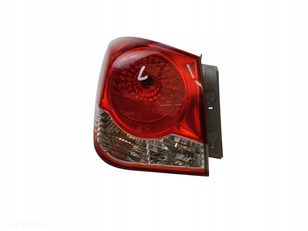 LAMPA LEWA LEWY TYŁ CHEVROLET CRUZE I (2008-2012) SEDAN EUROPA - 1