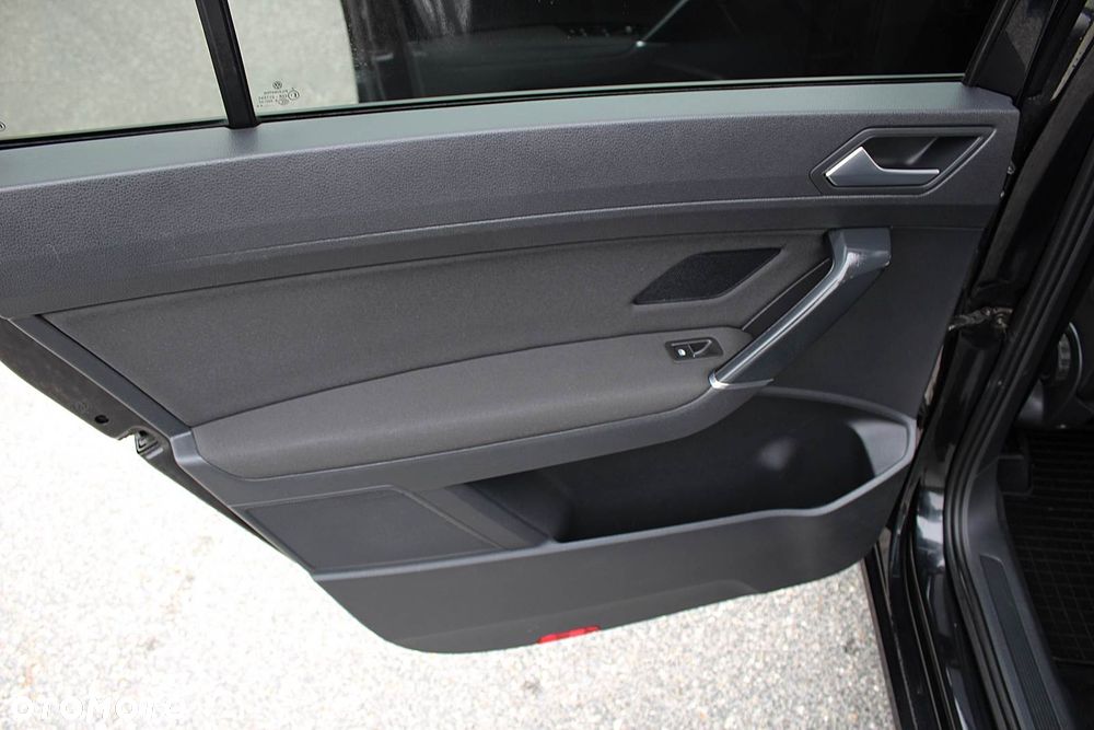 Volkswagen Touran 2.0 TDI SCR Highline - 32
