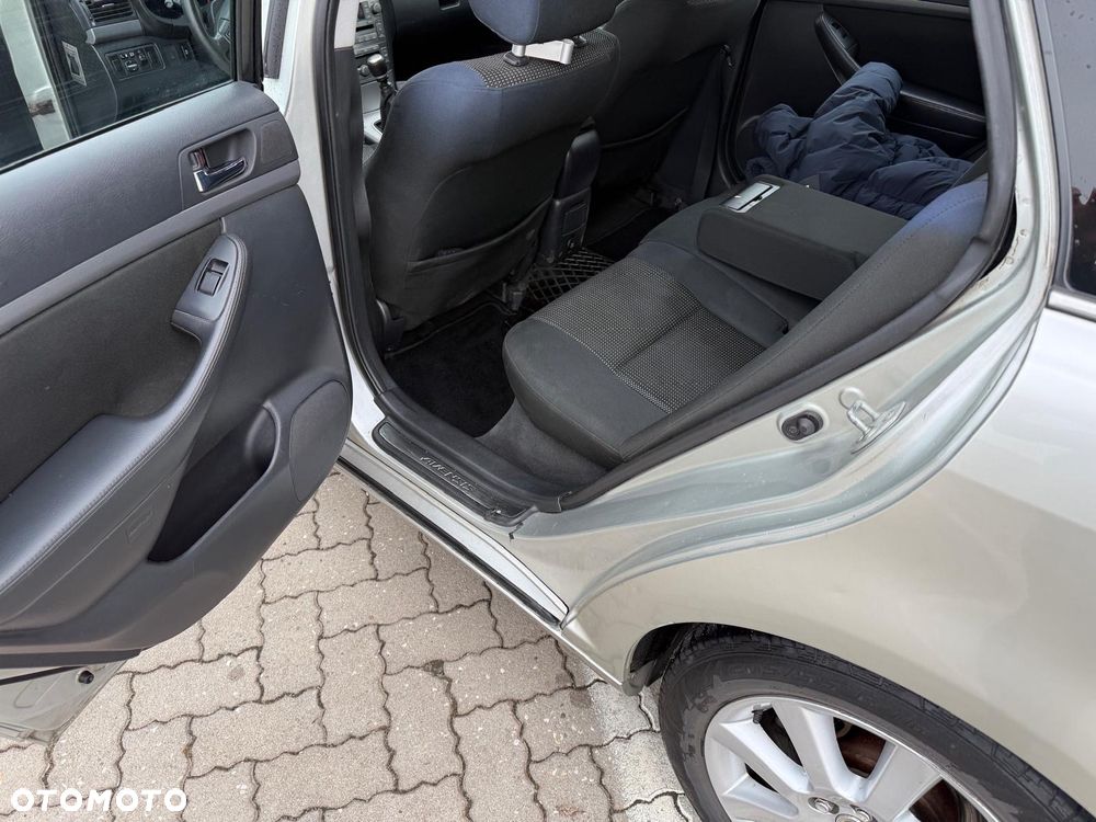 Toyota Avensis 2.0 D-4D Sol Premium - 14