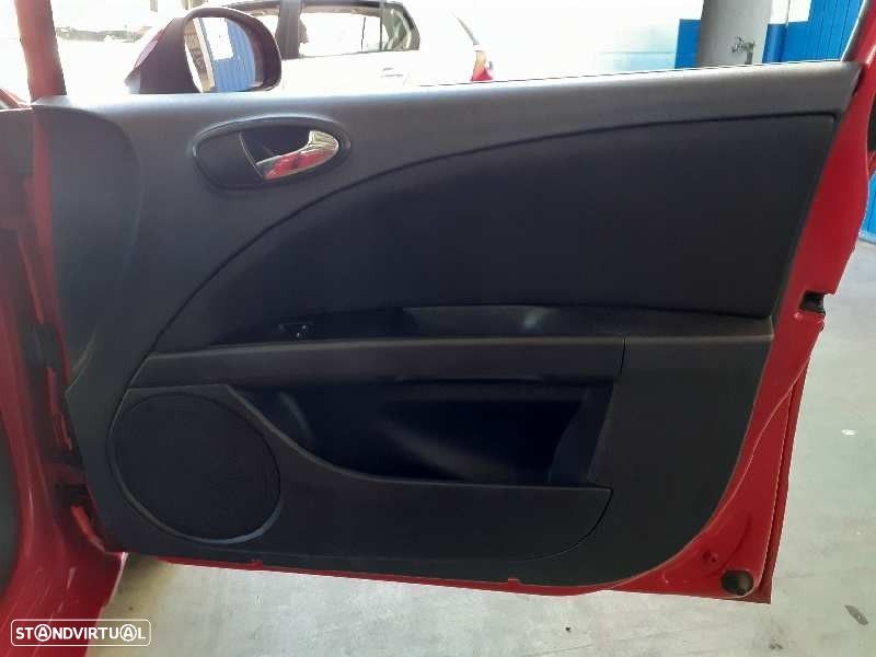 JOGO TAPETES / ALCATIFAS SEAT LEON 2005 - - 2