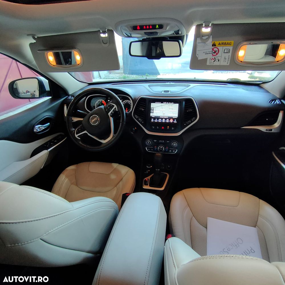 Jeep Cherokee - 13