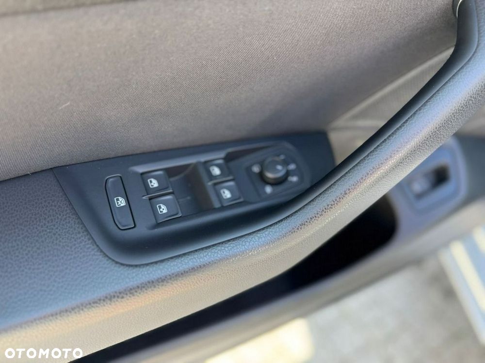 Volkswagen Passat - 31
