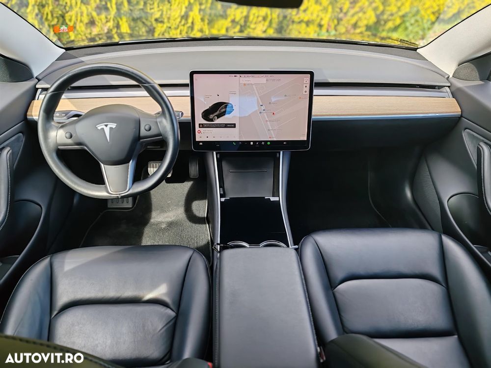 Tesla Model 3 - 9