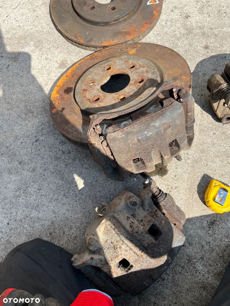 Hamulce przednie 320mm tarcze zaciski Nissan Navara d40 - 3