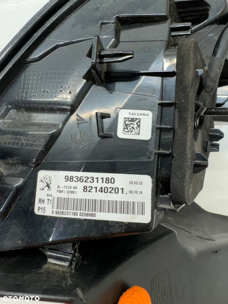 PG-63 TYLNA PRAWA LAMPA PEUGEOT 3008 LIFT 9836231180 - 3