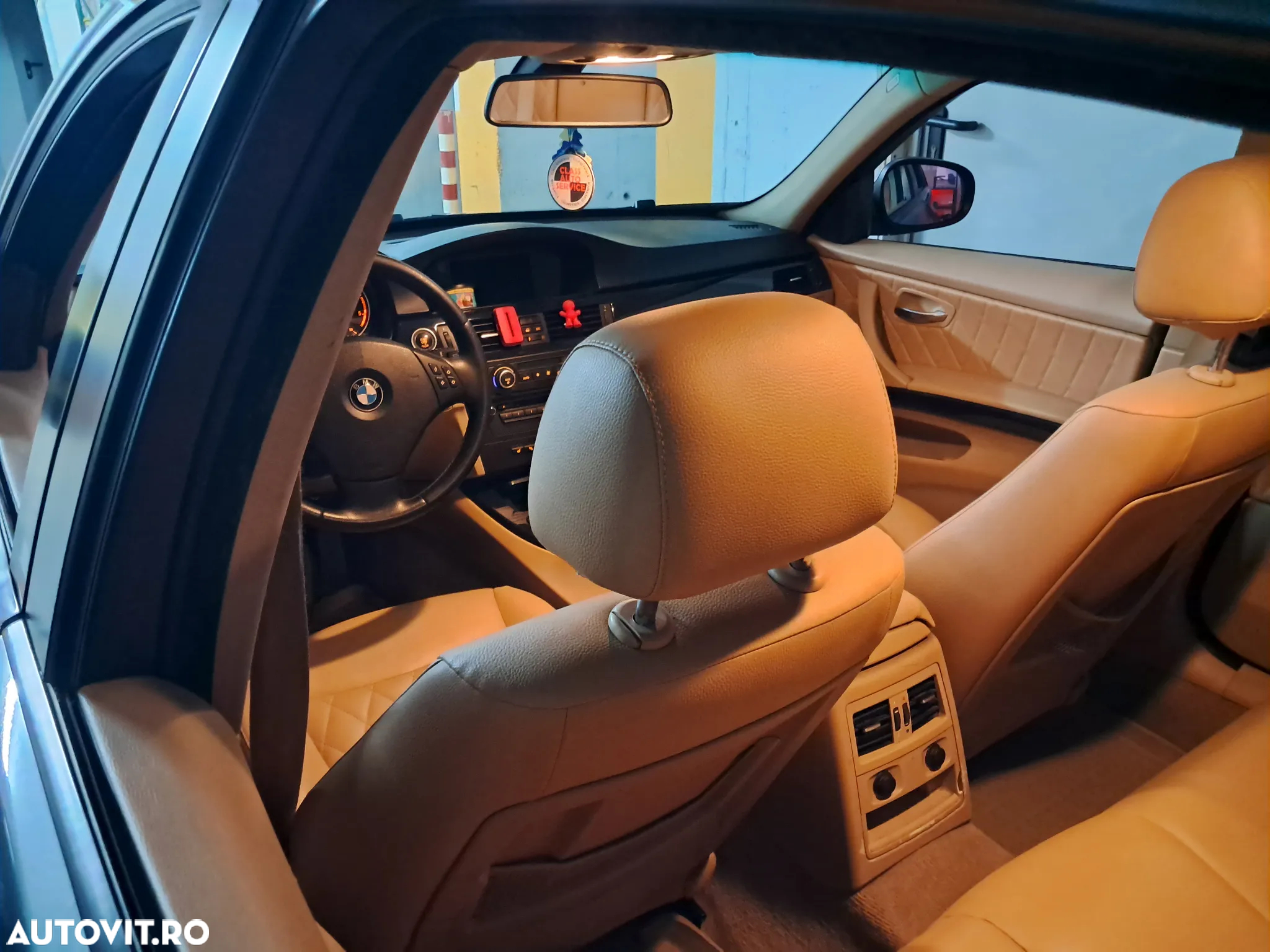 BMW Seria 3 318d - 23