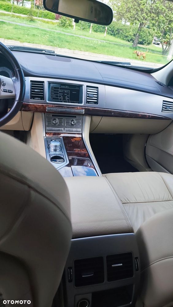 Jaguar XF 3.0 V6 - 9