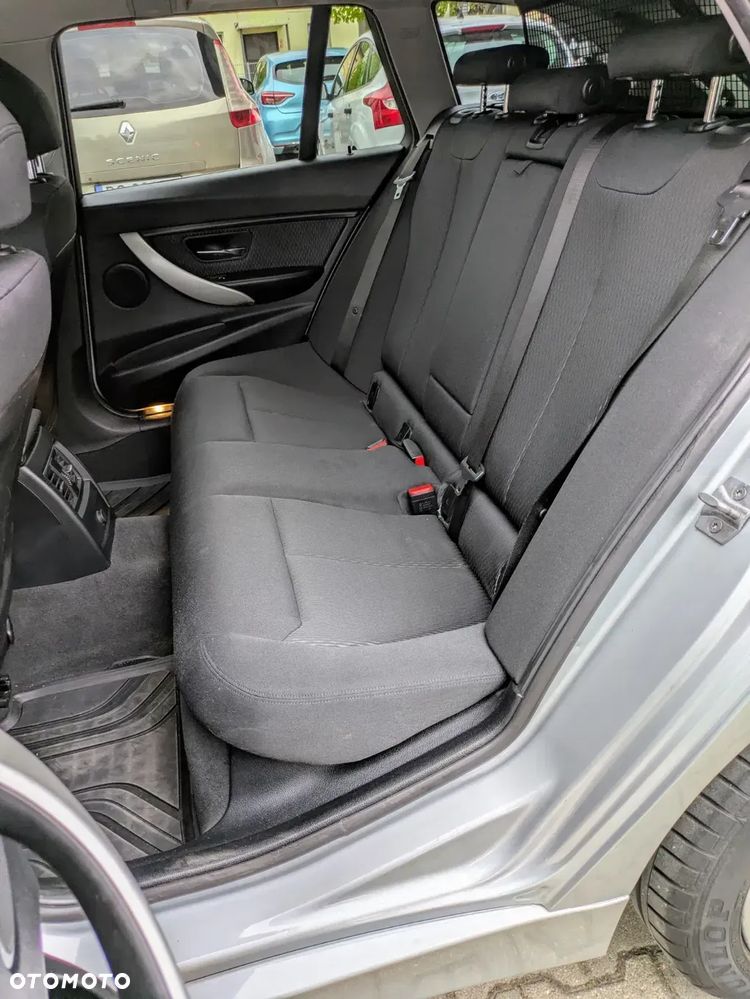 BMW Seria 3 318d - 29