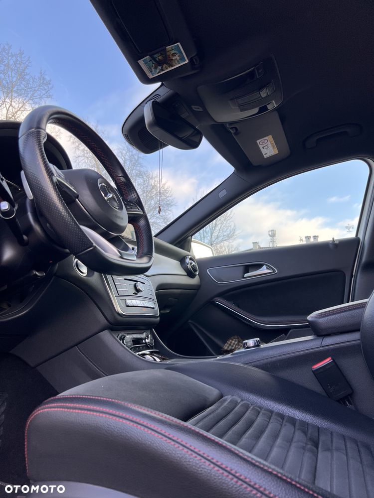 Mercedes-Benz GLA 200 7G-DCT AMG Line - 12