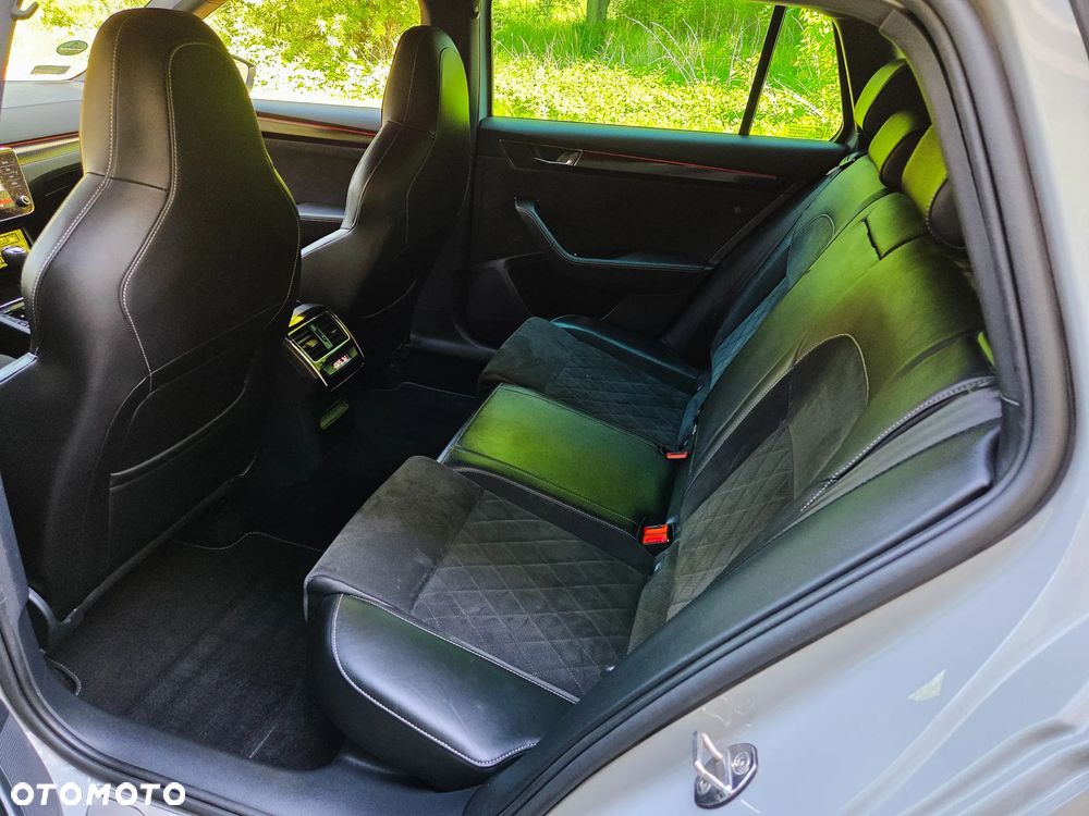 Skoda Superb 2.0 TDI SCR Sportline DSG - 34
