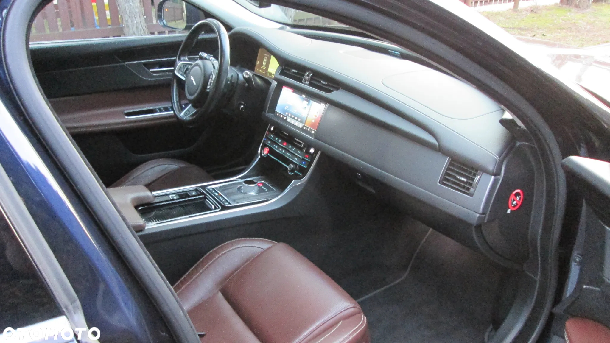 Jaguar XF 2.0 i4D R-Sport - 7