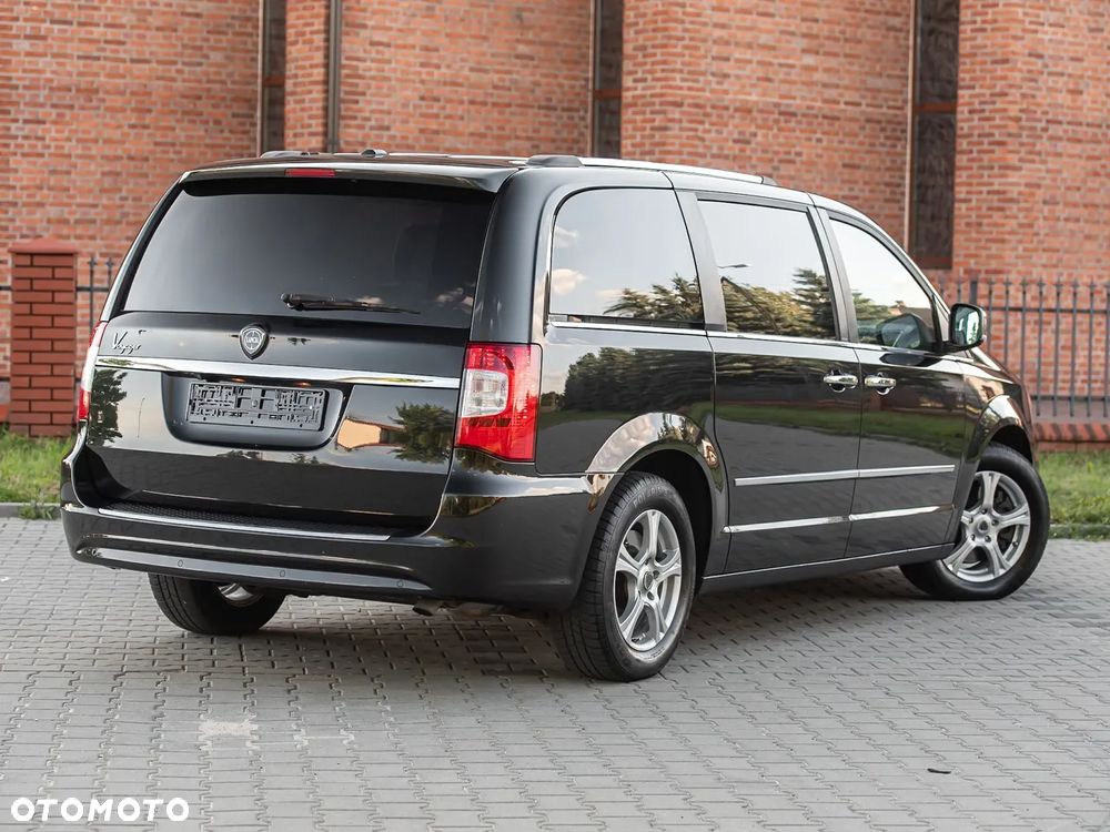Lancia Voyager - 13