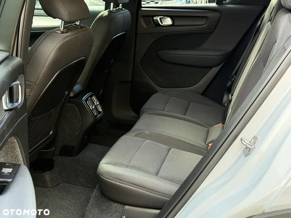 Volvo XC 40 B4 B AWD Geartronic Momentum Pro - 13