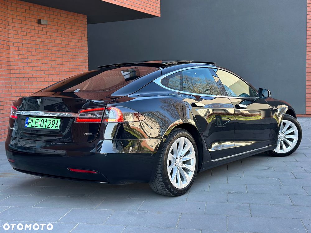 Tesla Model S - 5