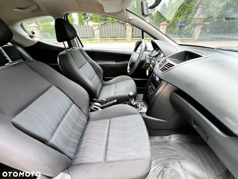 Peugeot 207 - 11