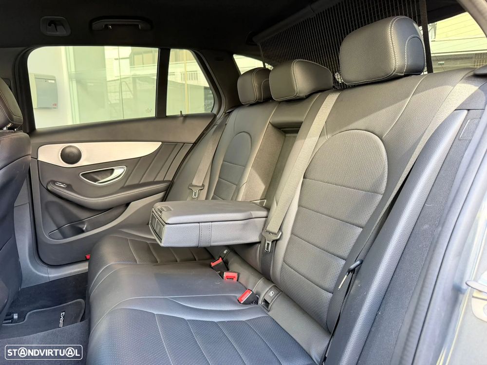 Mercedes-Benz C 300 de AMG Line — fotografia 4