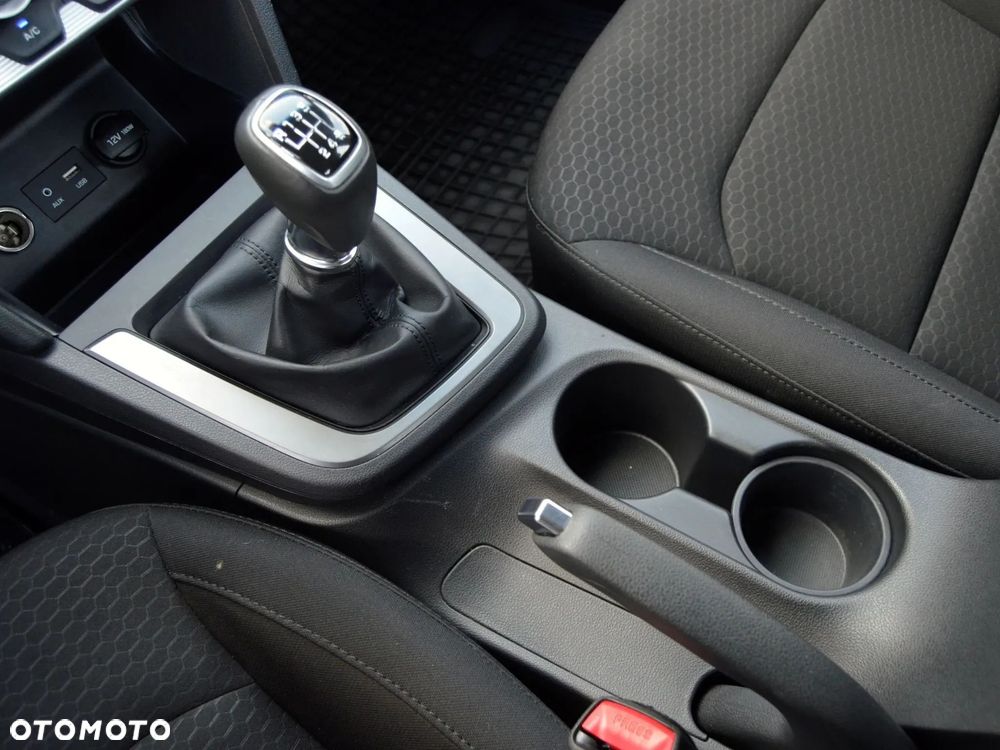 Hyundai Elantra 1.6 Comfort - 20