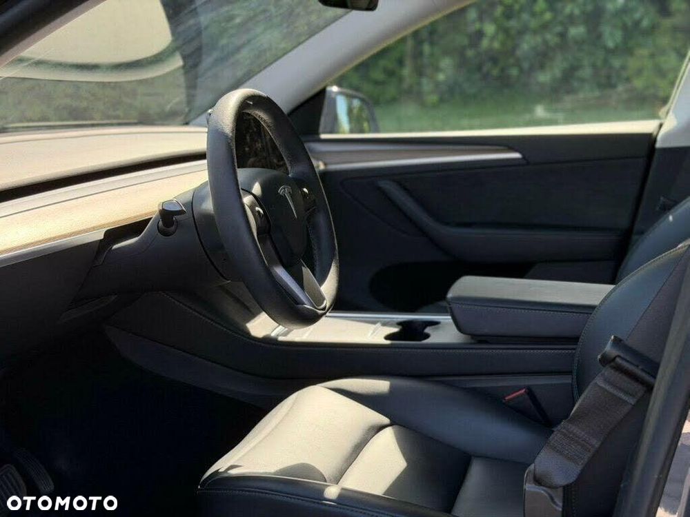 Tesla Model Y Long Range Dual Motor AWD - 14