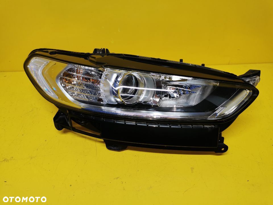 FORD MONDEO MK5 LAMPA PRAWA PRZOD SOCZEWKA DS73-13W029EA - 1