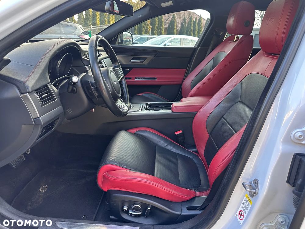 Jaguar XF S - 18
