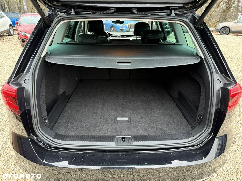 Volkswagen Passat - 29