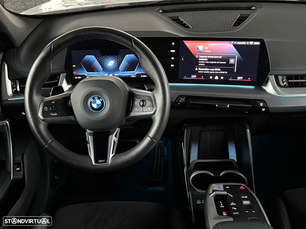 BMW iX1 eDrive20 Pack Desportivo M - 6