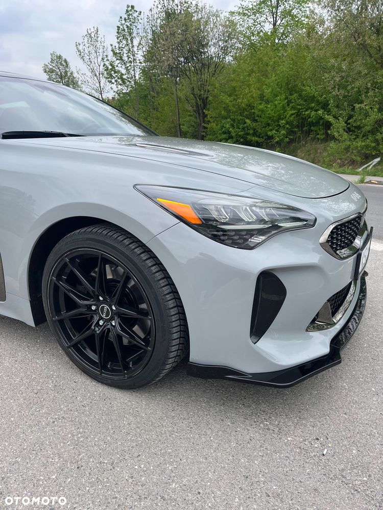 Kia Stinger - 3