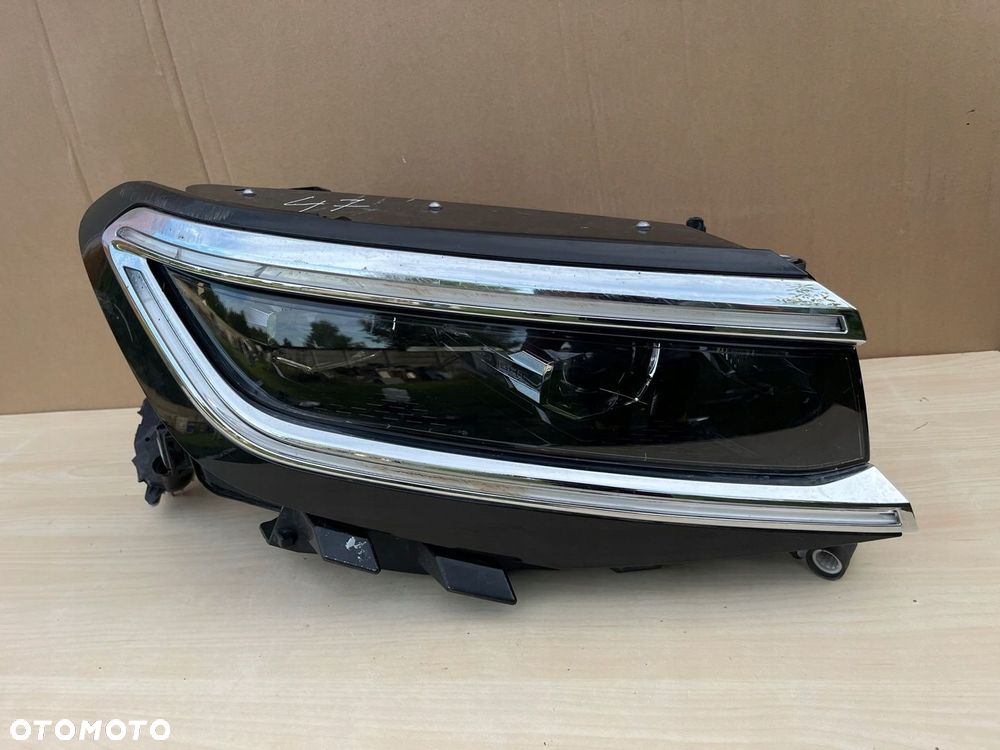 LAMPA PRAWA VW TALAGON 30G.941.036