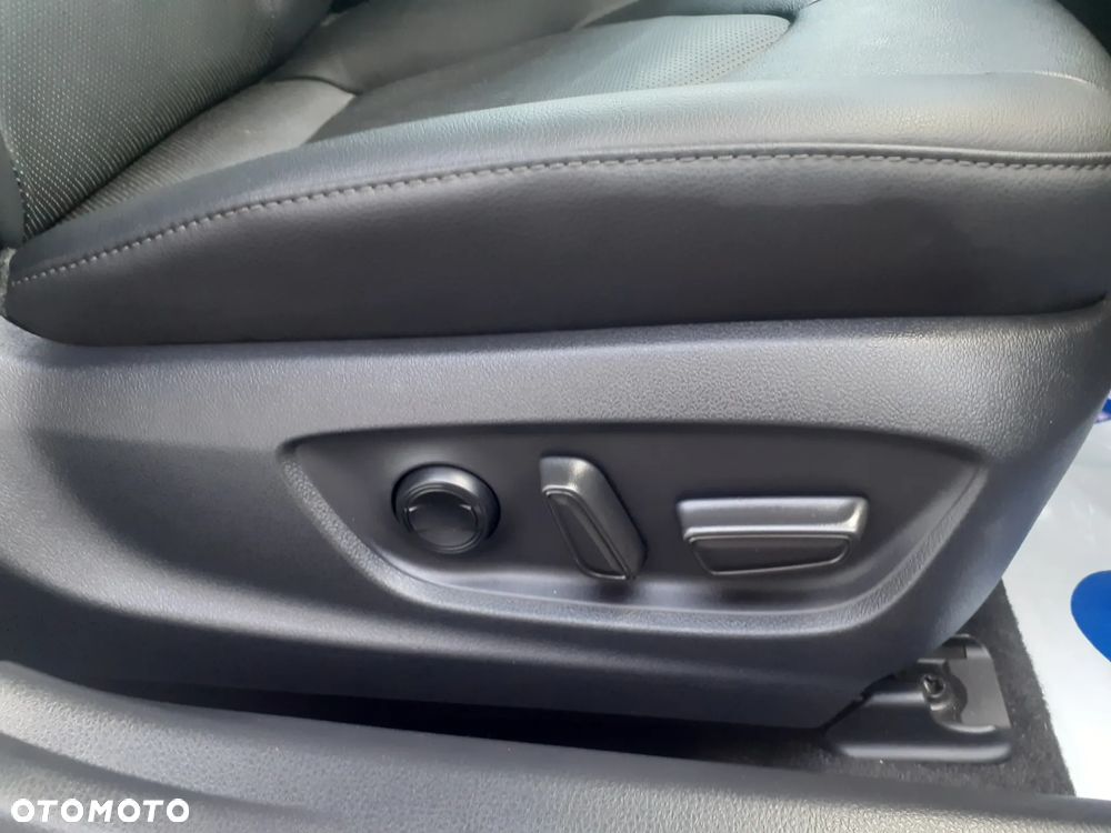 Toyota Camry 2.5 Hybrid Executive CVT - 29