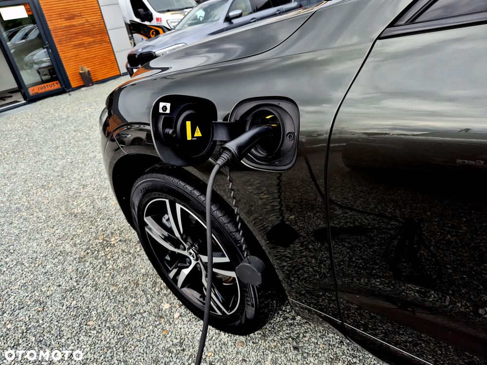 Volvo XC 60 T6 Plug-In Hybrid AWD Plus Dark - 33