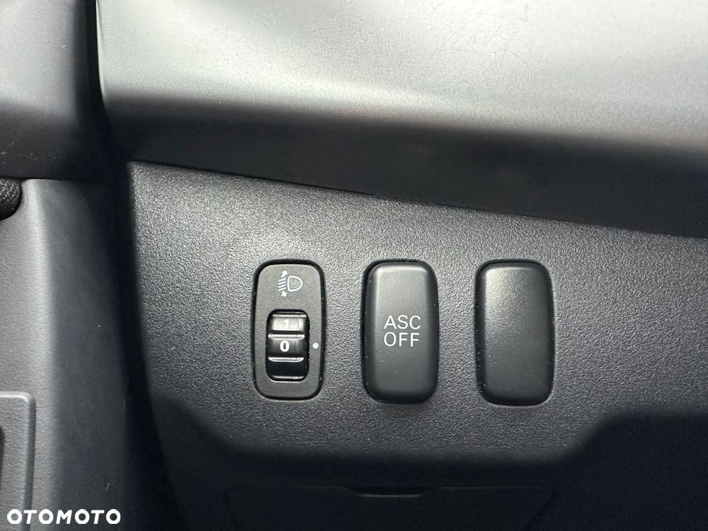 Mitsubishi Lancer 1.5 Inform - 12