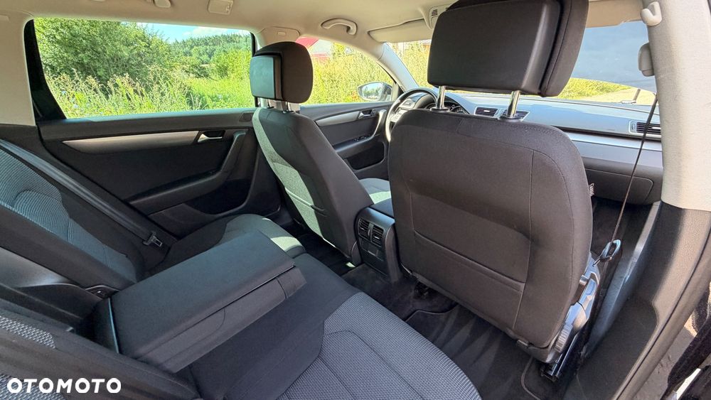 Volkswagen Passat Variant 2.0 TDI DPF Sportline - 14