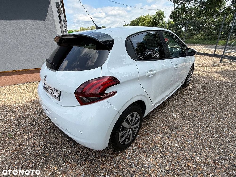 Peugeot 208 - 10